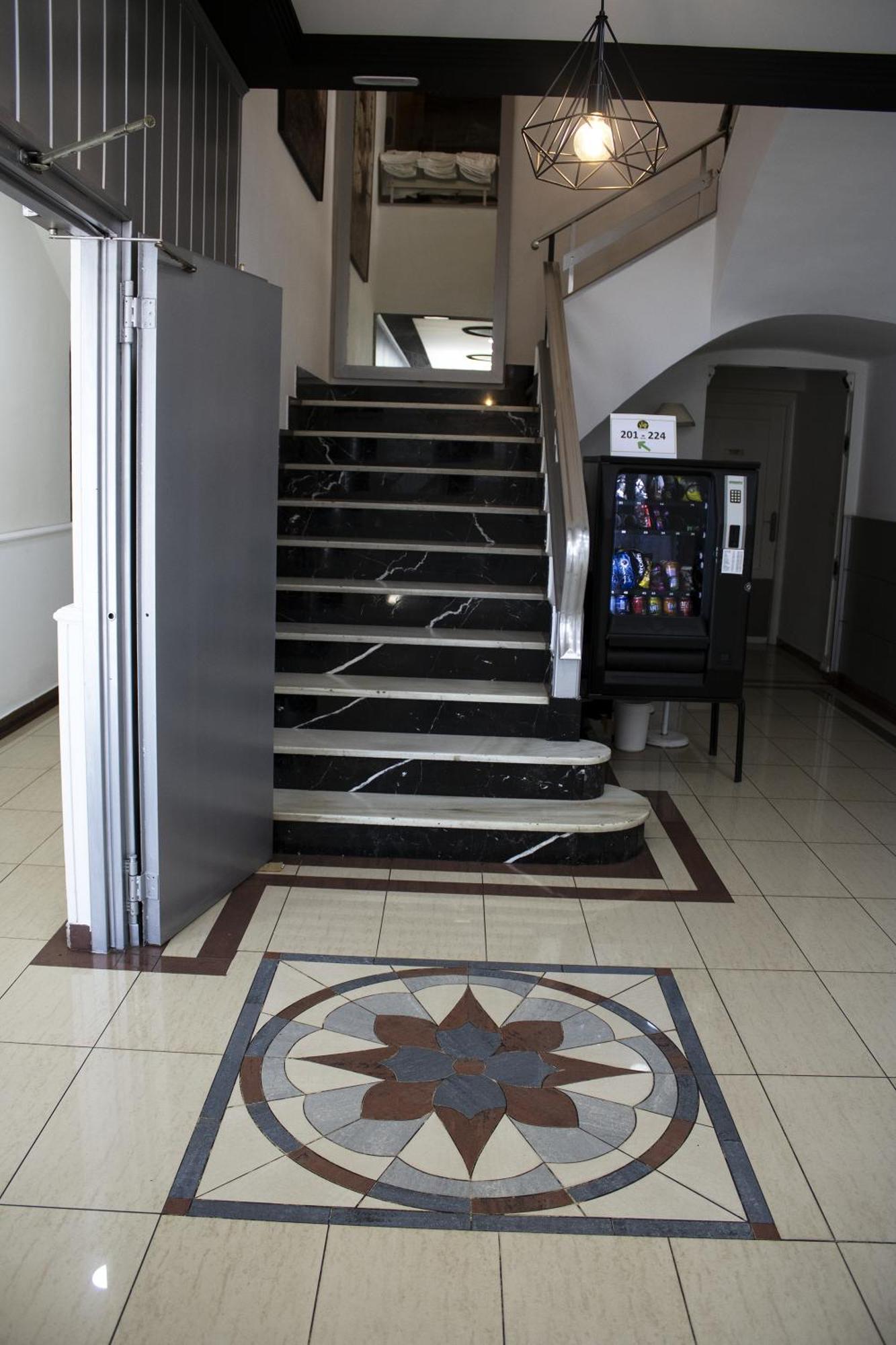 Hostal Valdepenas By Bossh Hotels Εξωτερικό φωτογραφία